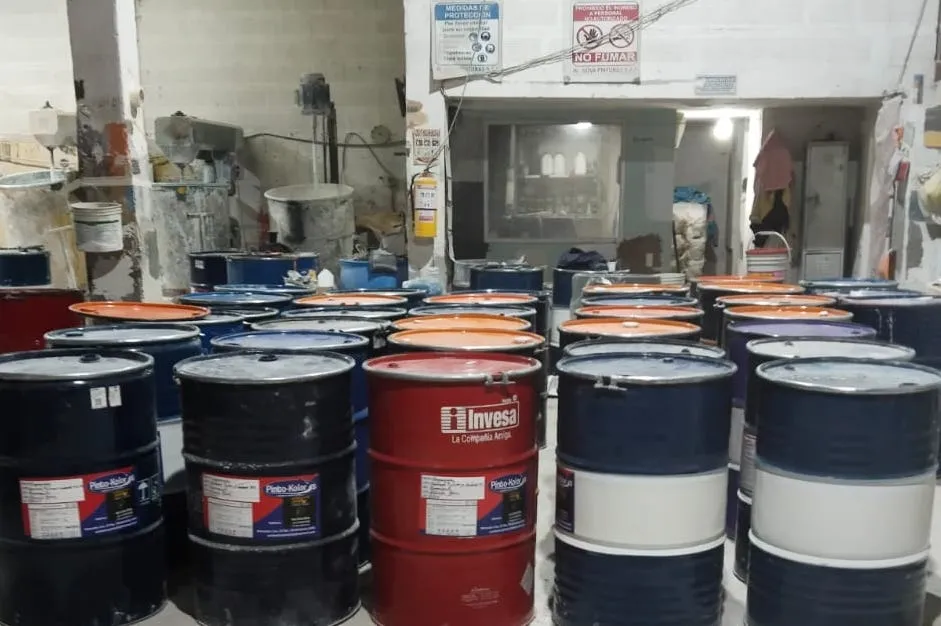 Proceso de producción y sedes de Pinto Kolors — bodega tambores pinto kolors