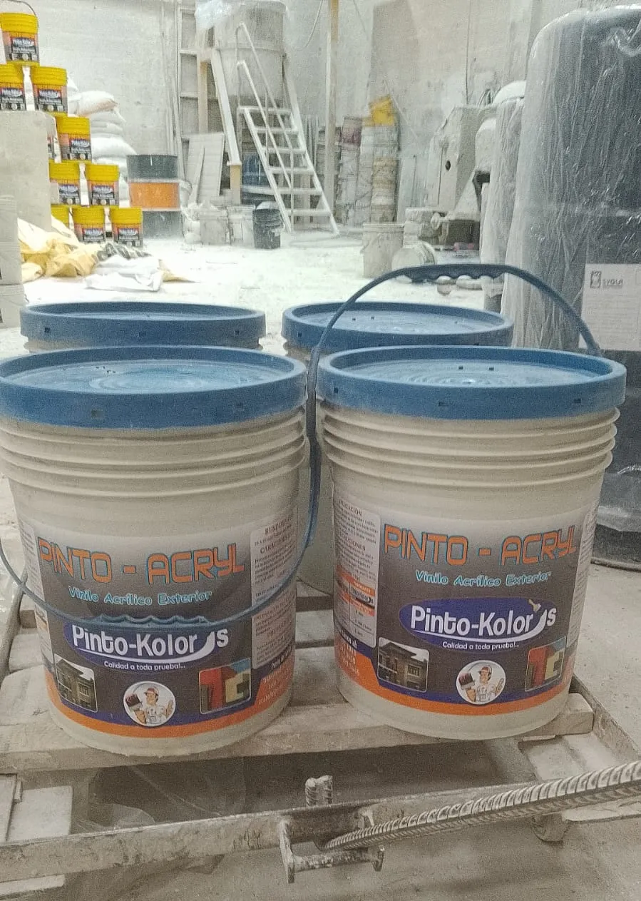 Proceso de producción y sedes de Pinto Kolors — cubetas pinto acryl fabrica
