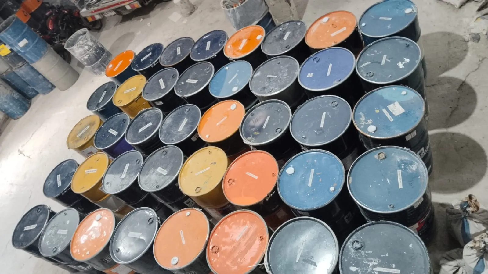 Proceso de producción y sedes de Pinto Kolors — tambores colores bodega